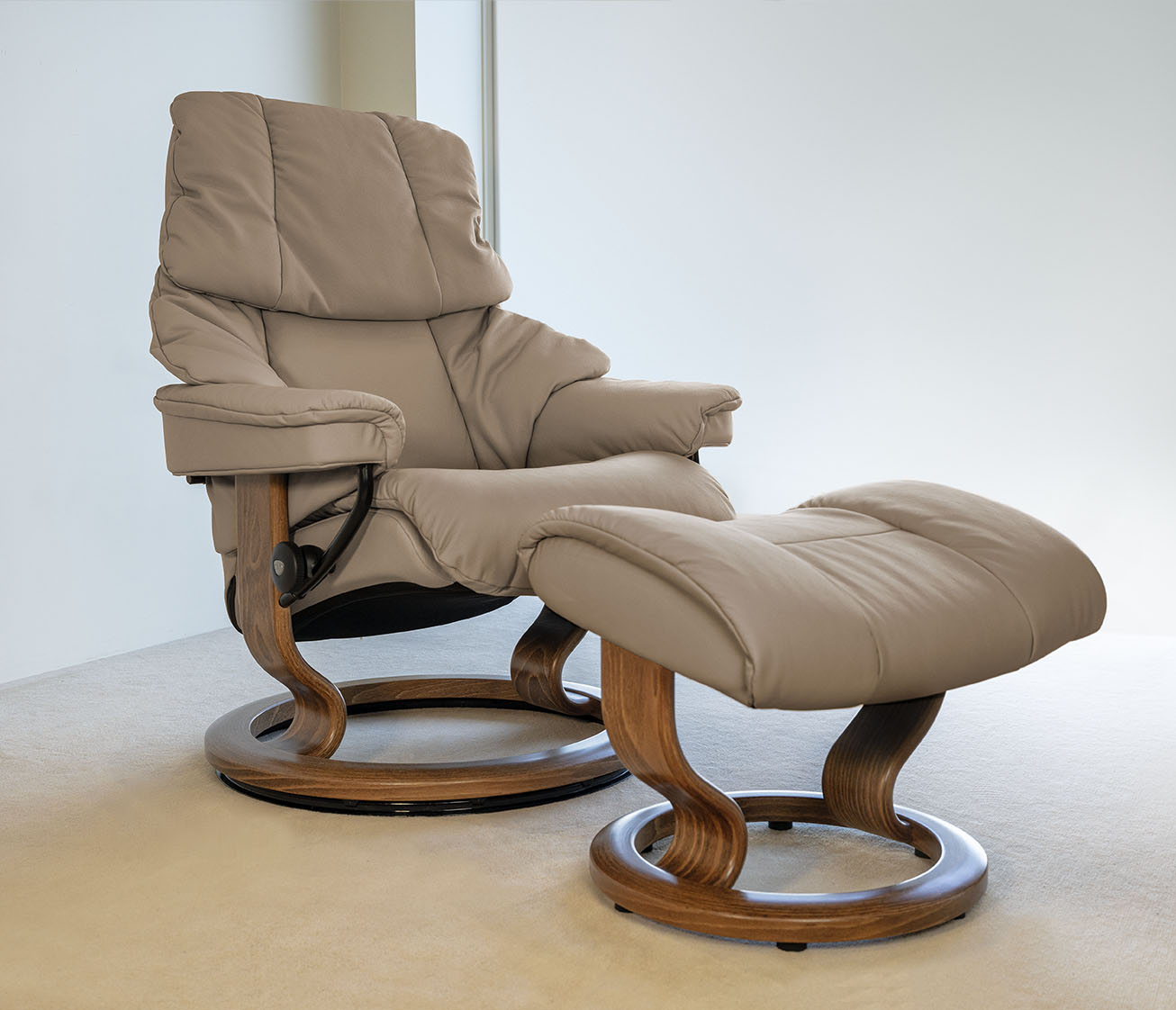 Stressless Reno Recliner with a stool - Latte Batick Leather - Teak Classic Base