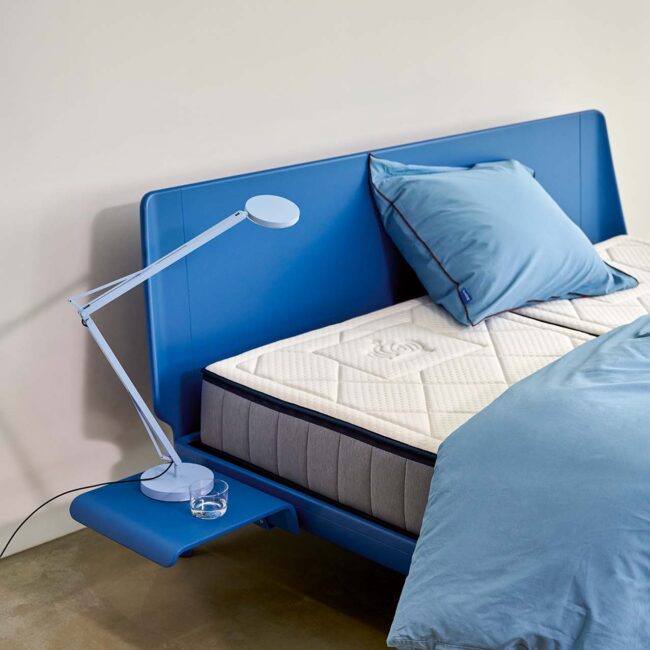 Boris Arcidiacono - Auping Evolve Mattress - Auping Essential royal blue bed